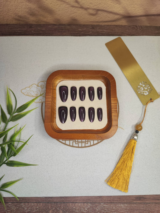 Uñas Press-On Almendradas Efecto Ojo de Gato Morado