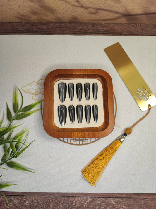 Uñas Press-On Almendradas Efecto Ojo de Gato Obsidiana