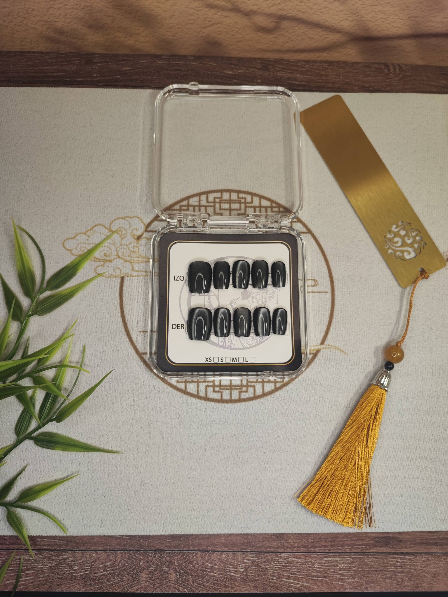 Uñas Press-On Almendradas Efecto Ojo de Gato Calipso