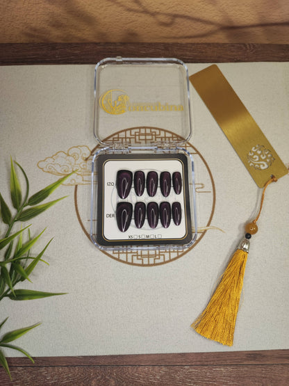 Uñas Press-On Almendradas Efecto Ojo de Gato Morado