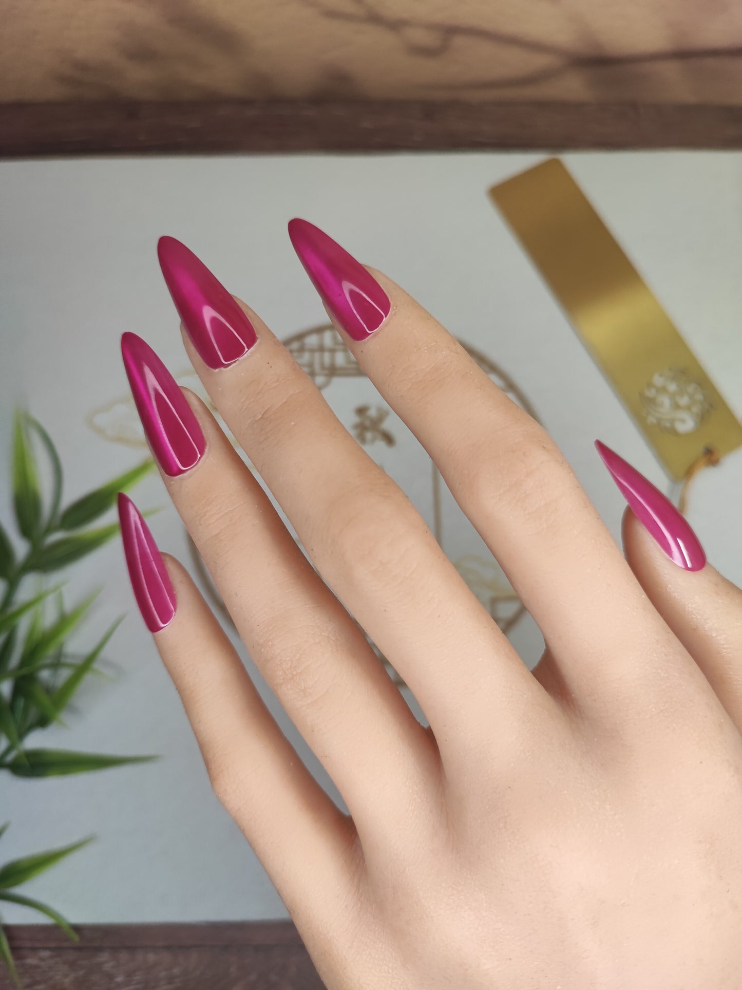 Uñas Press-On Almendradas Efecto Ojo de Gato Rosado