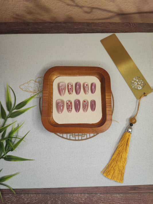 Uñas Press-On Almendradas con Diseño Corazones y Lazos