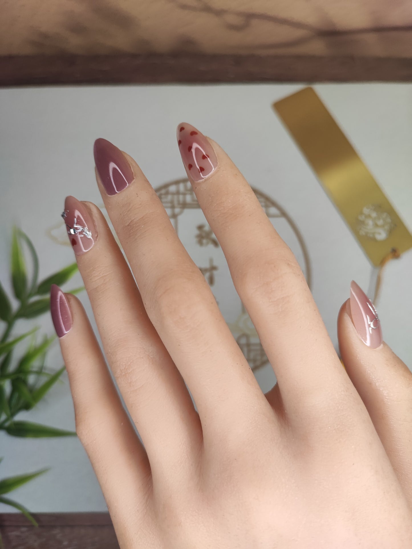 Uñas Press-On Almendradas con Diseño Corazones y Lazos