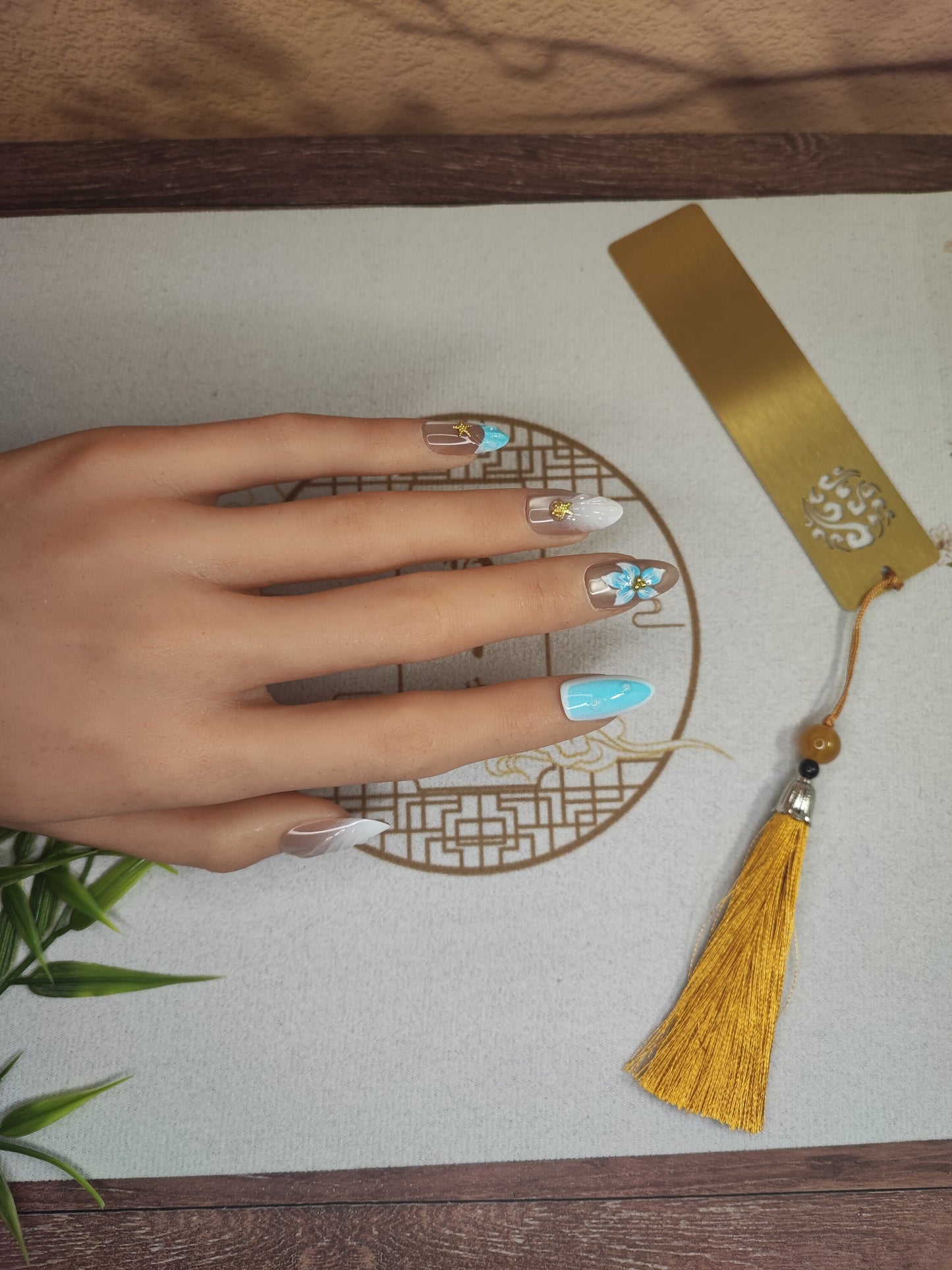 Uñas Press-On Almendradas con Diseño Mar