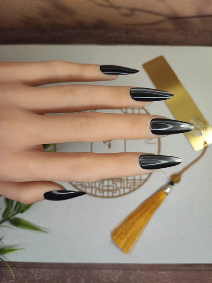 Uñas Press-On Almendradas Efecto Ojo de Gato Obsidiana