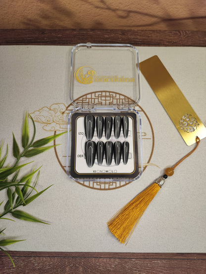 Uñas Press-On Almendradas Efecto Ojo de Gato Obsidiana