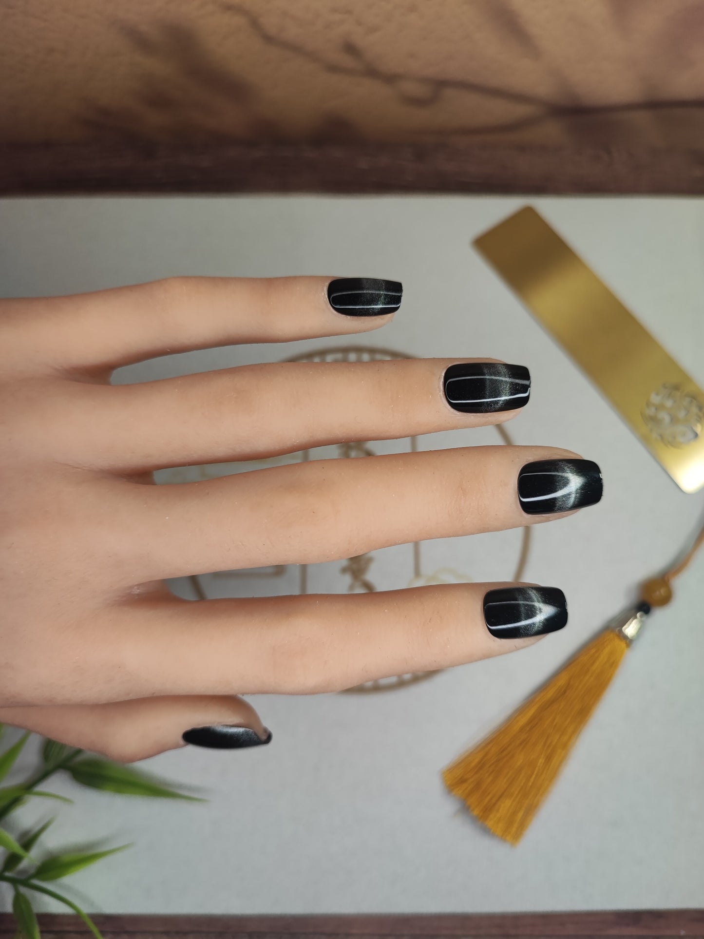 Uñas Press-On Semicuadradas Efecto Ojo de Gato Obsidiana