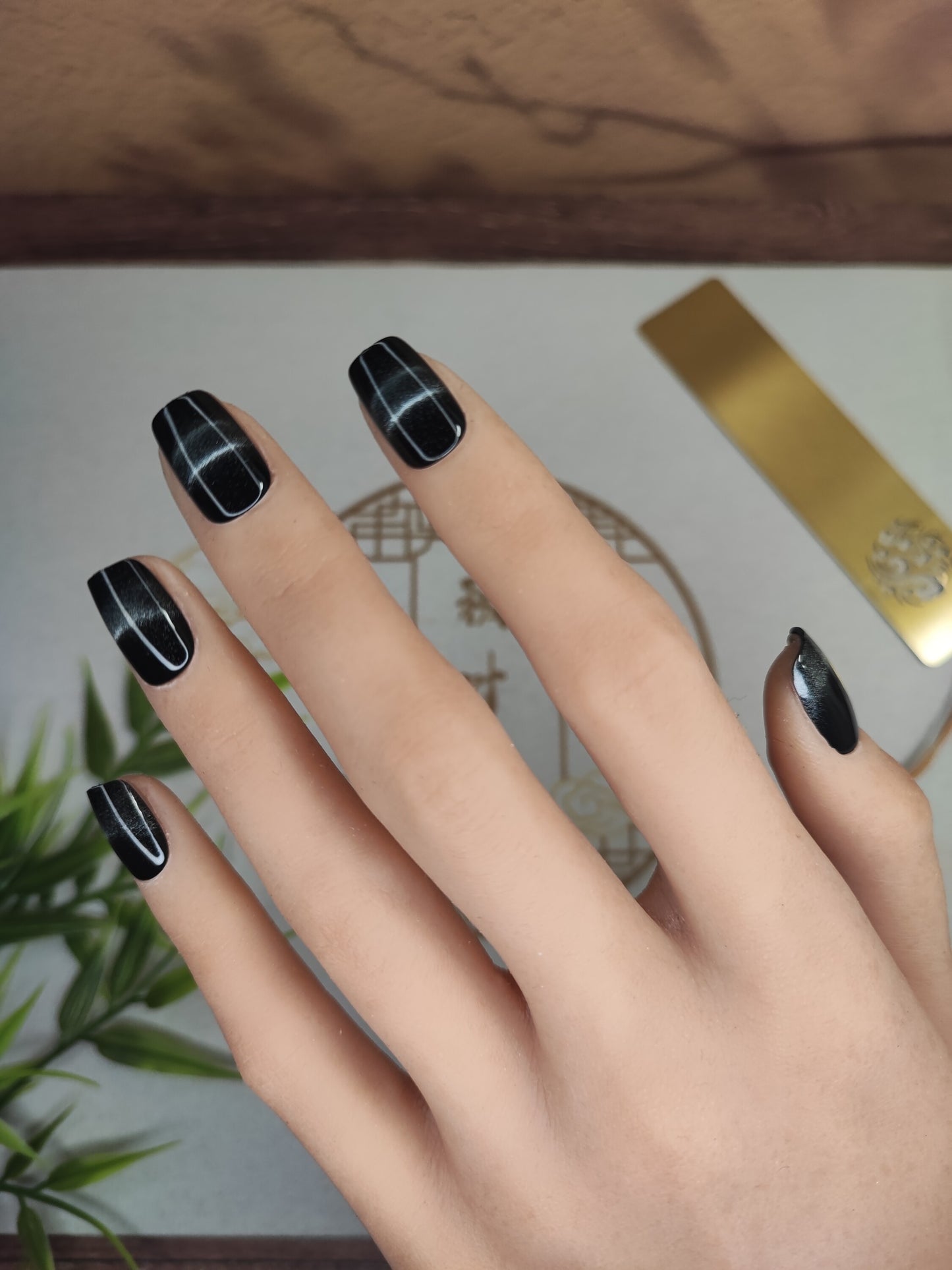 Uñas Press-On Semicuadradas Efecto Ojo de Gato Obsidiana